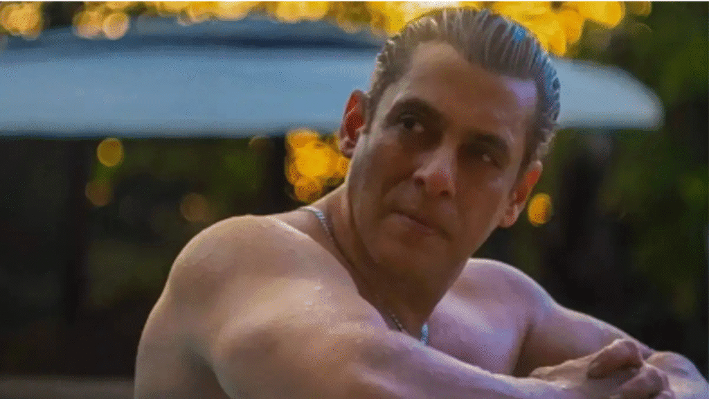 By Aanya Rajput
Bollywood friendships are often dismissed as fleeting, but Suniel Shetty’s bond with Jackie Shroff and Salman Khan has defied that stereotype for over four decades. These aren’t just industry colleagues; they’re brothers who have stood by each other through thick and thin.
Over the years, stories of Suniel’s generosity have become part of Bollywood folklore. Jackie Shroff has often recalled how Shetty offered him his own home when Jackie’s father fell critically ill. Salman Khan has shared how Suniel once gifted him an expensive stone-wash shirt and a wallet when he couldn’t afford them. Now, Suniel has finally spoken about these moments — and how these friendships were built on respect, not favours.
“It’s About Respect, Not Favors”
In a candid conversation with Pinkvilla, Suniel said, “Jackie and Salman were already stars when I met them. Just having them walk into my shop was huge publicity for me — but that’s not why they came. Jackie is my hero, and Salman is my friend. It’s their humility that they remember these things publicly.”
He explained that their bond was never transactional. “Even today, Jackie is just one call away. Same with Salman. If I call and ask Salman to do a film, he won’t even ask why. Not because I helped them once, but because our respect for each other has always been real.”
From Hangout Spots to Lifelong Bonds
The friendship between Shetty and Shroff goes back 45 years, to the days when the two would meet at Mumbai’s iconic youth hangouts like Pastry Palace, Wonderworld and Scandal Point. “Jackie jokes that I always had clothes ready for him, but he always paid. He’d even sit outside my shop to make it look busy — that’s the kind of guy he is,” Suniel recalled with a laugh.
Jackie, on his part, has never forgotten how Shetty stood by him in his hour of need. “When my father suffered a severe reaction to penicillin, our home was too cramped for proper care. Suniel immediately offered his house — and he wasn’t even living there at the time. He vacated it for us. I stayed there with my father for 10–15 days. That’s Suniel for you,” Jackie shared during their joint appearance on Kaun Banega Crorepati in 2021.
Salman’s Memory of a Shirt and a Wallet
Salman Khan, too, got emotional while recalling his own experience with Shetty at the IIFA Awards 2022. “Back in the day, I didn’t have enough money to shop. I went to Suniel’s store and liked a stone-wash shirt and a wallet. He saw me struggling and just gifted them to me. I’ve never forgotten that.”
These moments, Suniel insists, aren’t about charity — they’re about friendship built on trust and loyalty. “They don’t pick up the phone because I once helped them. They pick it up because we’re brothers, and that’s how it’s always been.”