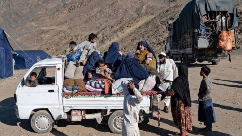 Pakistan Begins Deporting Registered Afghan Refugees, UN Warns of Massive Humanitarian Crisis