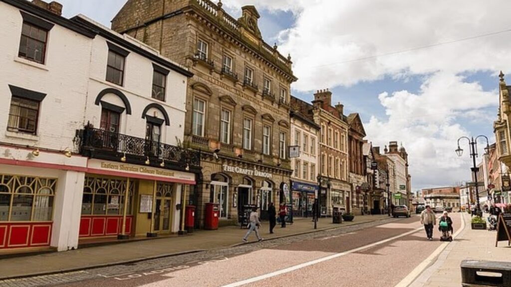 Shopkeeper Defends ‘Scumbags’ Sign After Police Call It Offensive.