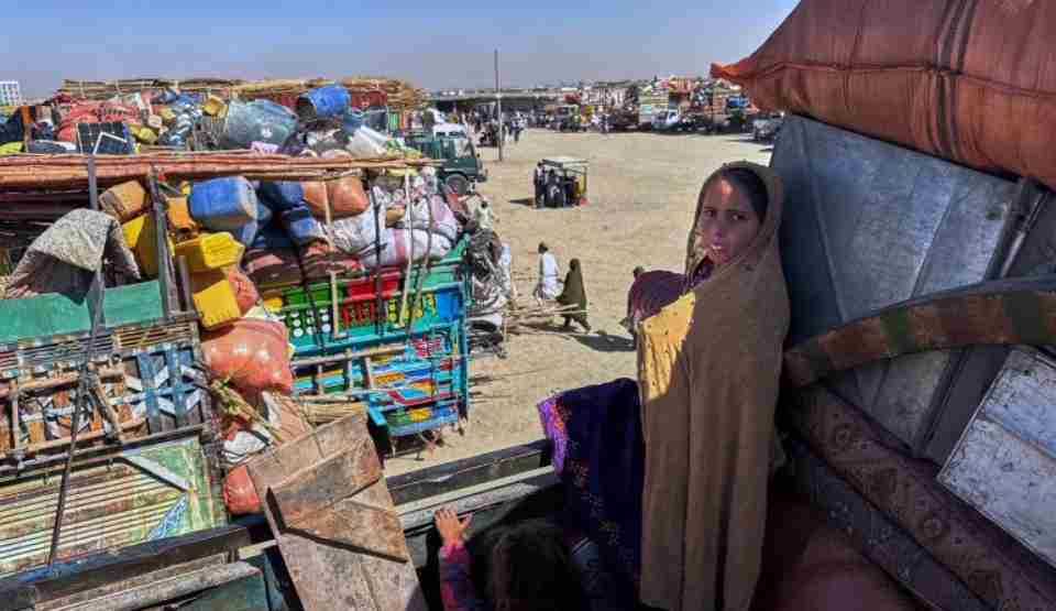 Afghan Refugees Face Uncertain Future as Pakistan Closes Refugee Villages