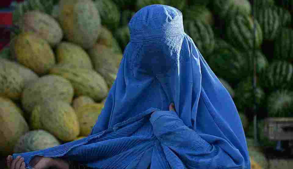 Portugal’s parliament has passed legislation that would prohibit face coverings worn for religious or gender-related purposes in most public spaces, with violators facing fines as high as €4,000 (approximately £3,475).